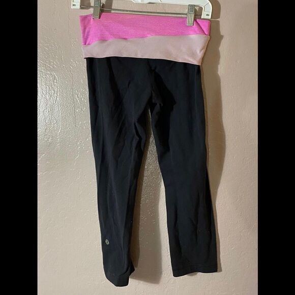 Lululemon Women’s Wunder Under Yoga Crop  Sz 4 - Picture 4 of 5
